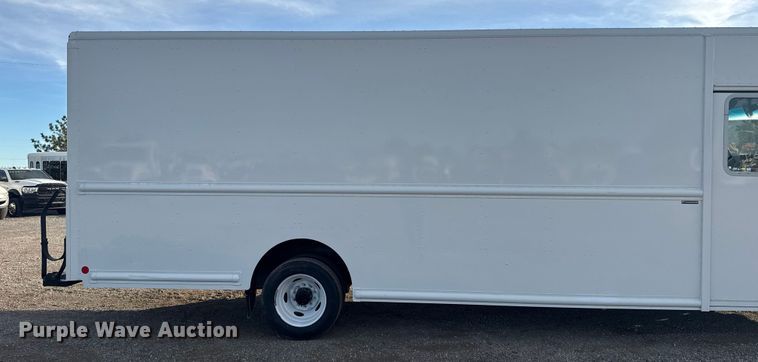 image for item EG1735 2022 Ford Utilimaster delivery truck