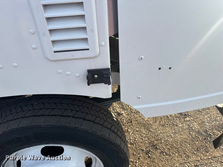 image for item EG1735 2022 Ford Utilimaster delivery truck