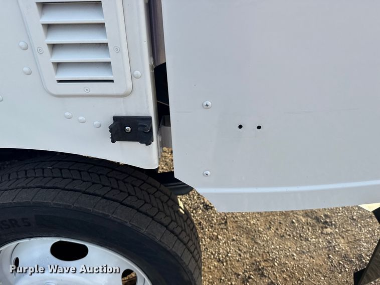 image for item EG1735 2022 Ford Utilimaster delivery truck