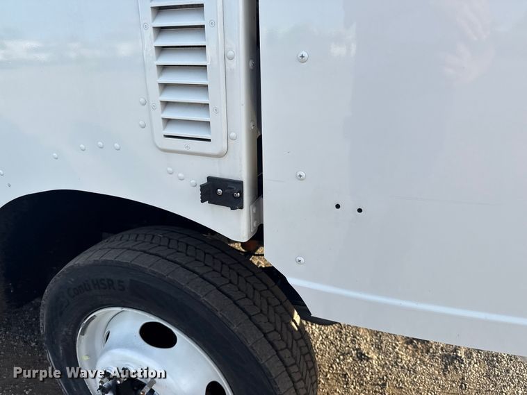 image for item EG1735 2022 Ford Utilimaster delivery truck