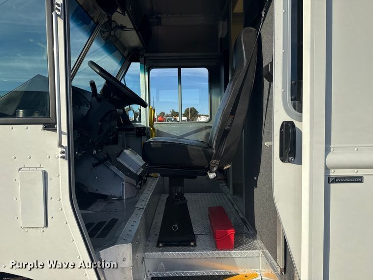 image for item EG1735 2022 Ford Utilimaster delivery truck