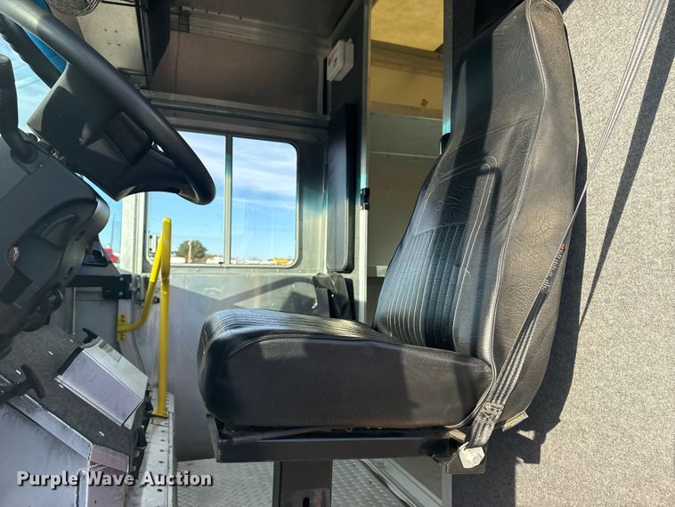 image for item EG1735 2022 Ford Utilimaster delivery truck