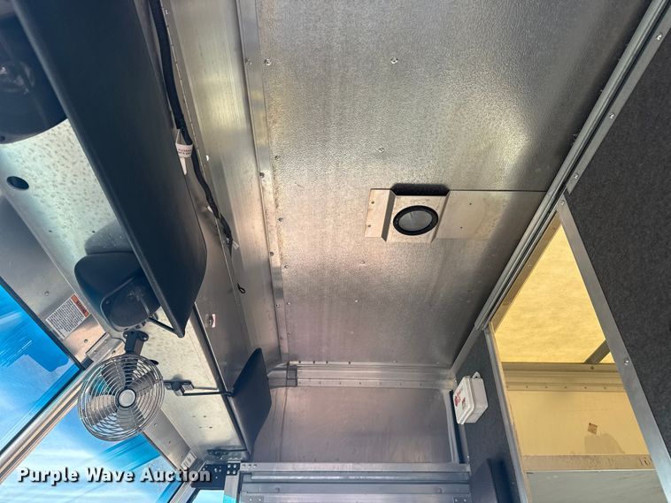 image for item EG1735 2022 Ford Utilimaster delivery truck