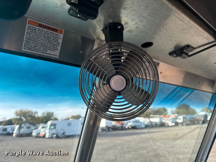 image for item EG1735 2022 Ford Utilimaster delivery truck