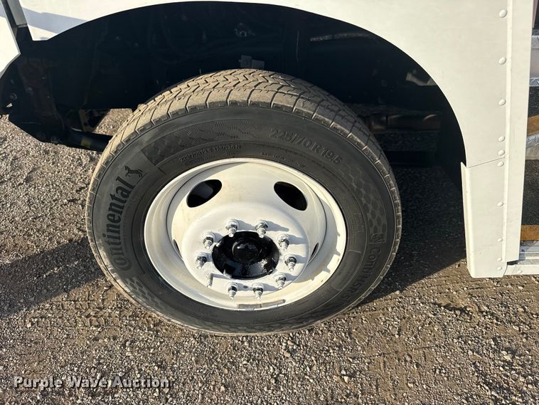 image for item EG1735 2022 Ford Utilimaster delivery truck