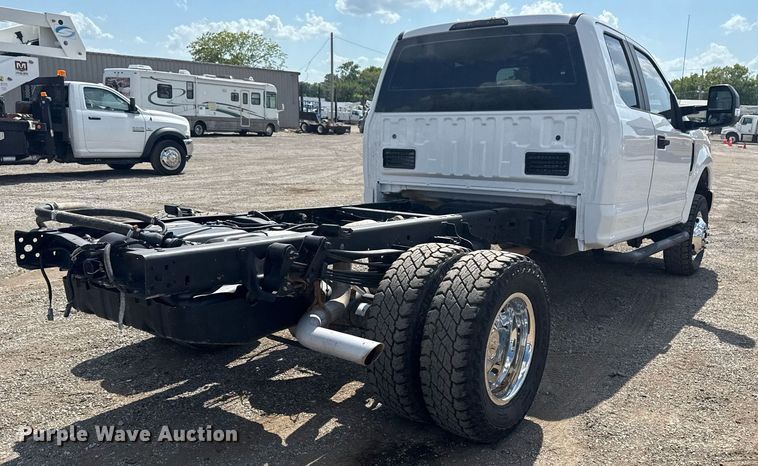image for item EG6063 2019 Ford F350 Super Duty XL SuperCab pickup truck cab and chassis