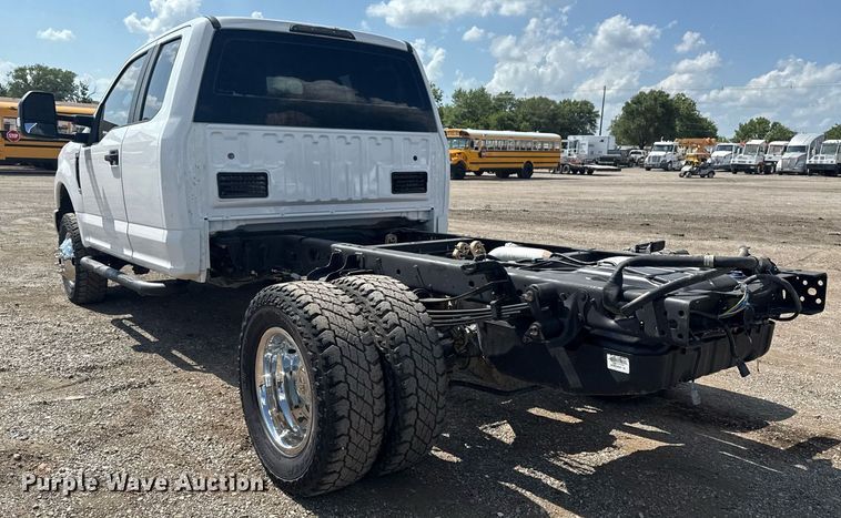 image for item EG6063 2019 Ford F350 Super Duty XL SuperCab pickup truck cab and chassis