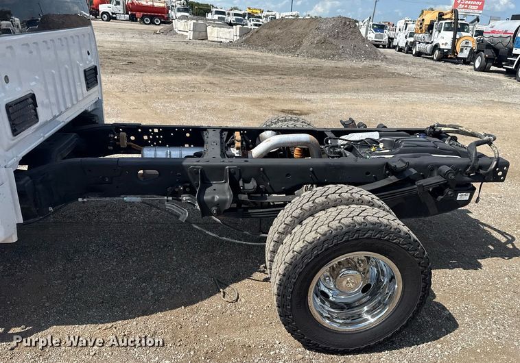 image for item EG6063 2019 Ford F350 Super Duty XL SuperCab pickup truck cab and chassis