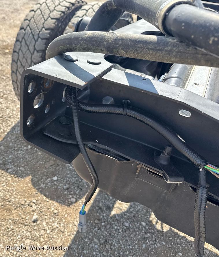 image for item EG6063 2019 Ford F350 Super Duty XL SuperCab pickup truck cab and chassis