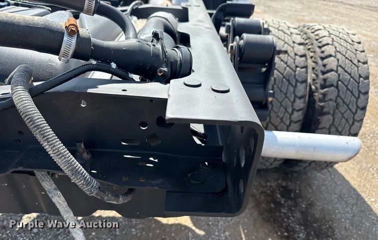 image for item EG6063 2019 Ford F350 Super Duty XL SuperCab pickup truck cab and chassis