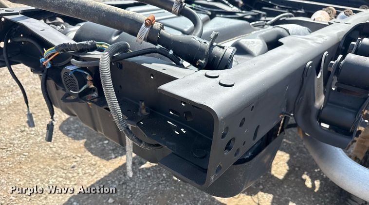 image for item EG6063 2019 Ford F350 Super Duty XL SuperCab pickup truck cab and chassis