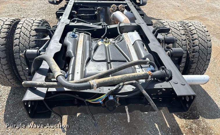 image for item EG6063 2019 Ford F350 Super Duty XL SuperCab pickup truck cab and chassis