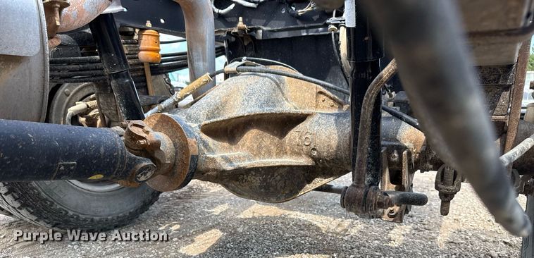 image for item EG6063 2019 Ford F350 Super Duty XL SuperCab pickup truck cab and chassis