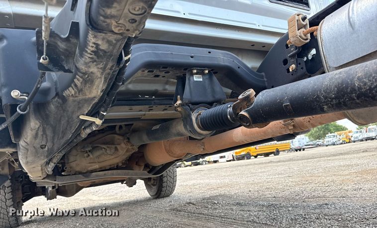 image for item EG6063 2019 Ford F350 Super Duty XL SuperCab pickup truck cab and chassis