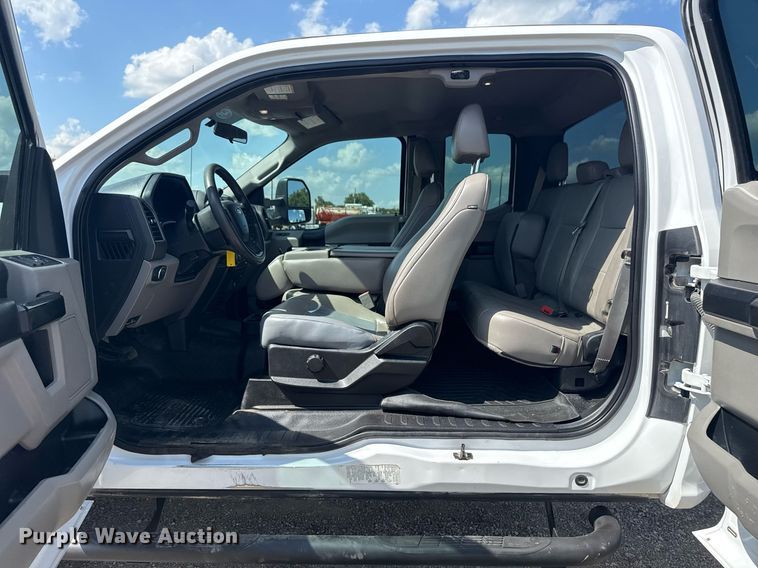 image for item EG6063 2019 Ford F350 Super Duty XL SuperCab pickup truck cab and chassis