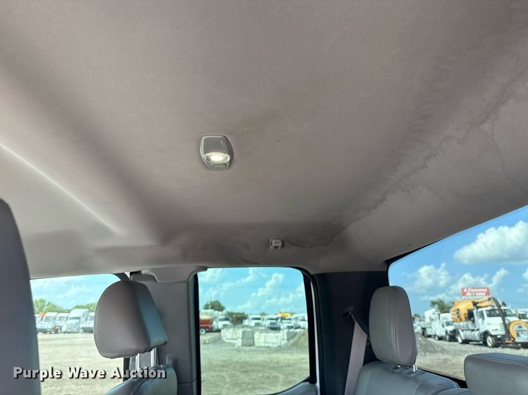 image for item EG6063 2019 Ford F350 Super Duty XL SuperCab pickup truck cab and chassis