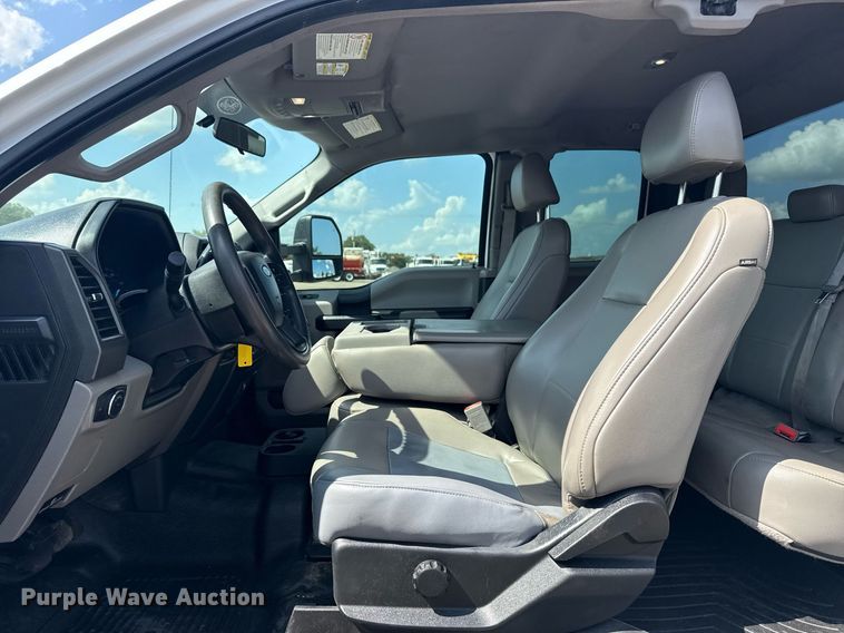 image for item EG6063 2019 Ford F350 Super Duty XL SuperCab pickup truck cab and chassis