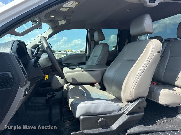 image for item EG6063 2019 Ford F350 Super Duty XL SuperCab pickup truck cab and chassis