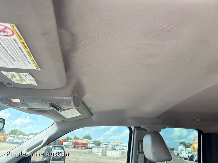 image for item EG6063 2019 Ford F350 Super Duty XL SuperCab pickup truck cab and chassis