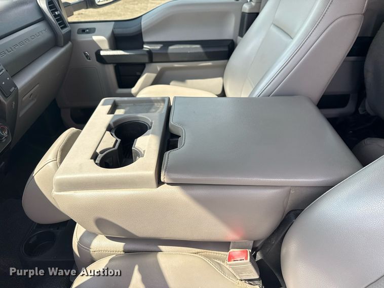 image for item EG6063 2019 Ford F350 Super Duty XL SuperCab pickup truck cab and chassis