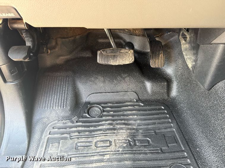 image for item EG6063 2019 Ford F350 Super Duty XL SuperCab pickup truck cab and chassis