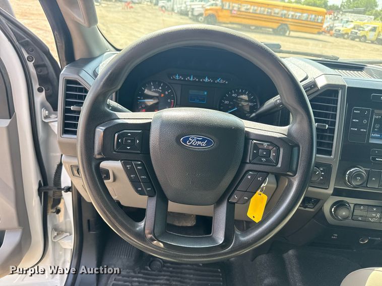 image for item EG6063 2019 Ford F350 Super Duty XL SuperCab pickup truck cab and chassis