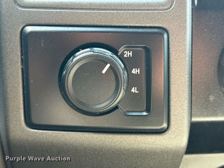 image for item EG6063 2019 Ford F350 Super Duty XL SuperCab pickup truck cab and chassis