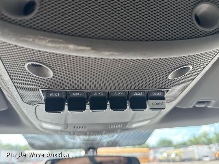 image for item EG6063 2019 Ford F350 Super Duty XL SuperCab pickup truck cab and chassis