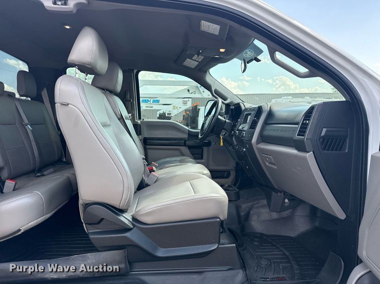 image for item EG6063 2019 Ford F350 Super Duty XL SuperCab pickup truck cab and chassis