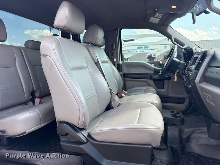 image for item EG6063 2019 Ford F350 Super Duty XL SuperCab pickup truck cab and chassis