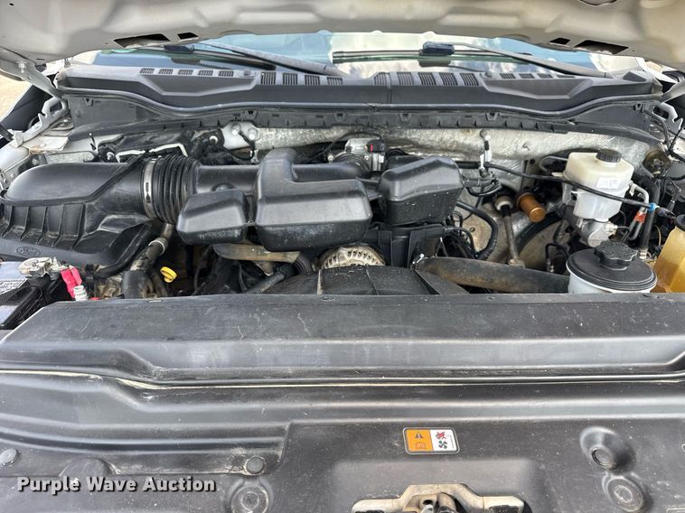 image for item EG6063 2019 Ford F350 Super Duty XL SuperCab pickup truck cab and chassis