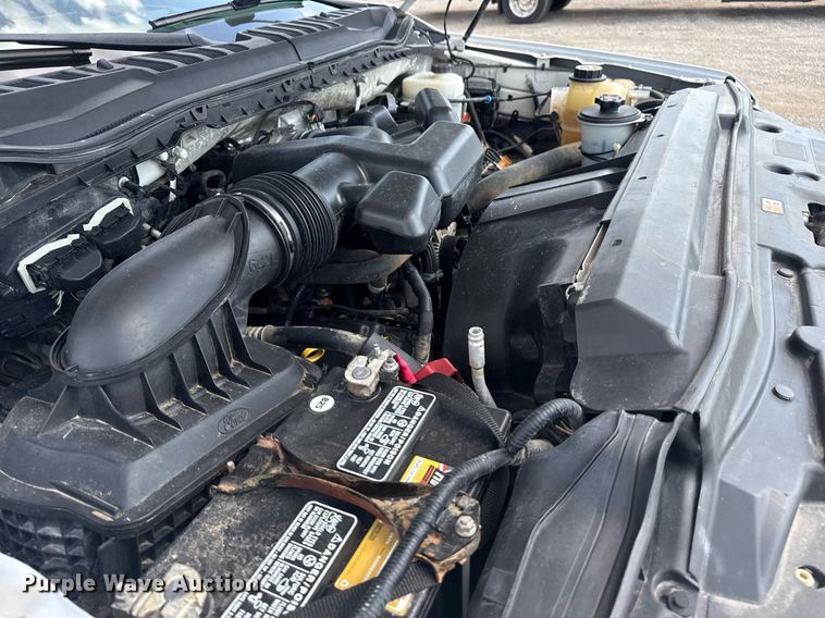 image for item EG6063 2019 Ford F350 Super Duty XL SuperCab pickup truck cab and chassis