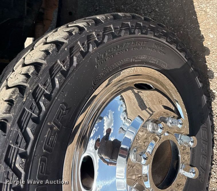 image for item EG6063 2019 Ford F350 Super Duty XL SuperCab pickup truck cab and chassis