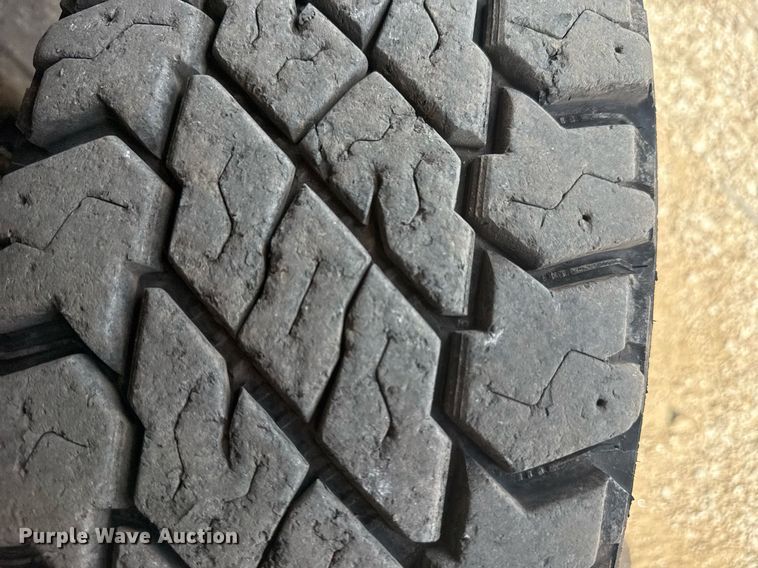 image for item EG6063 2019 Ford F350 Super Duty XL SuperCab pickup truck cab and chassis