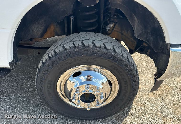 image for item EG6063 2019 Ford F350 Super Duty XL SuperCab pickup truck cab and chassis