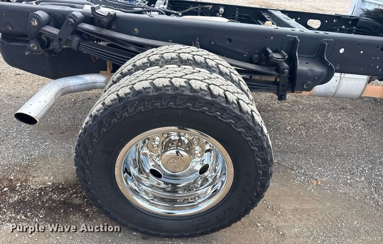 image for item EG6063 2019 Ford F350 Super Duty XL SuperCab pickup truck cab and chassis