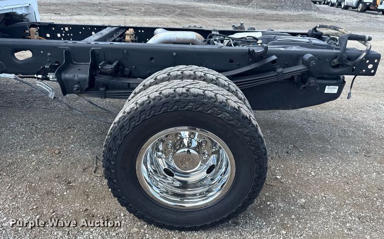 image for item EG6063 2019 Ford F350 Super Duty XL SuperCab pickup truck cab and chassis