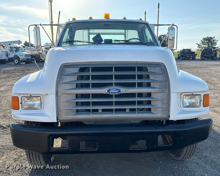 image for item EG6066 1997 Ford F700 scissor lift truck