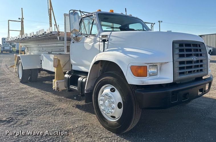 image for item EG6066 1997 Ford F700 scissor lift truck