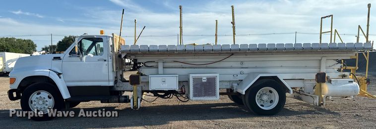 image for item EG6066 1997 Ford F700 scissor lift truck