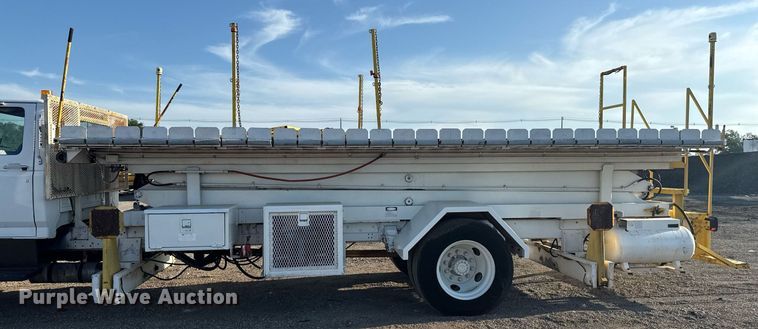 image for item EG6066 1997 Ford F700 scissor lift truck