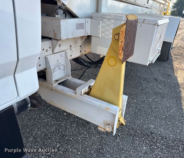 image for item EG6066 1997 Ford F700 scissor lift truck