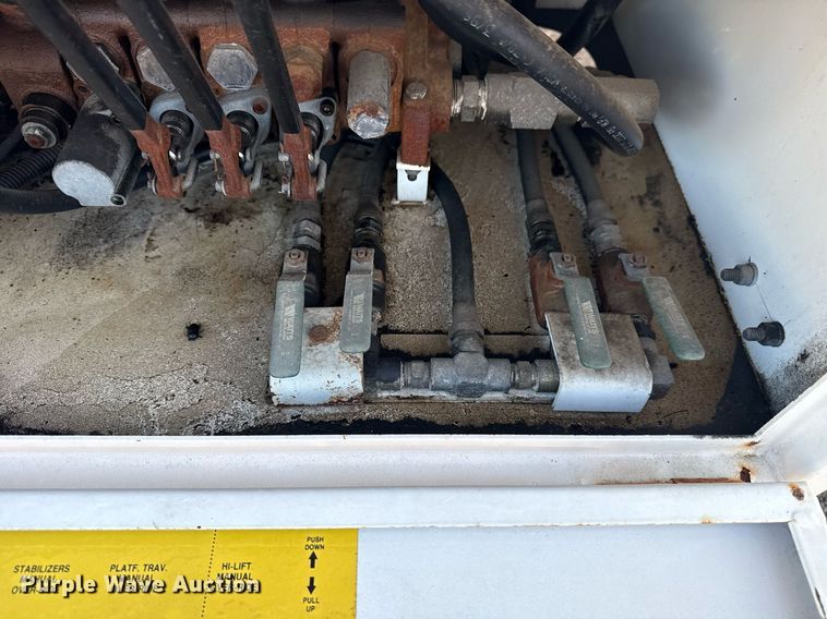 image for item EG6066 1997 Ford F700 scissor lift truck