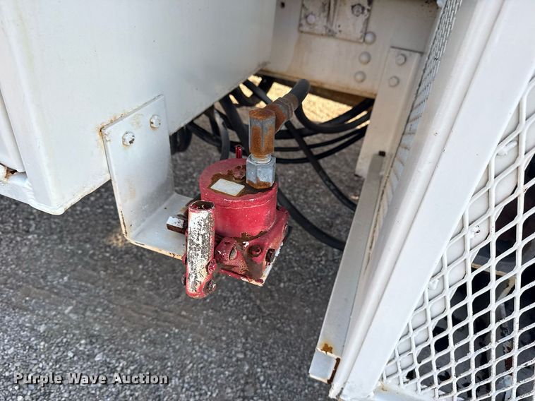 image for item EG6066 1997 Ford F700 scissor lift truck