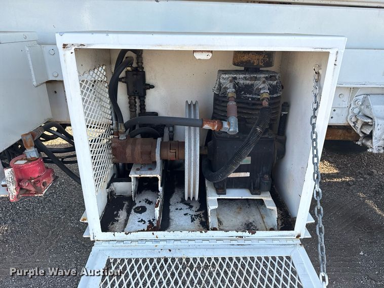 image for item EG6066 1997 Ford F700 scissor lift truck