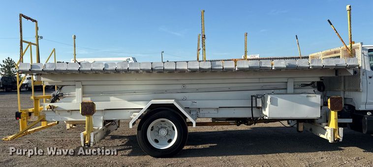 image for item EG6066 1997 Ford F700 scissor lift truck