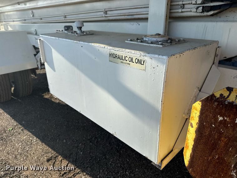 image for item EG6066 1997 Ford F700 scissor lift truck