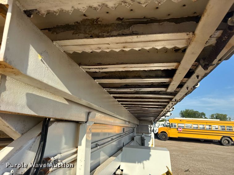 image for item EG6066 1997 Ford F700 scissor lift truck