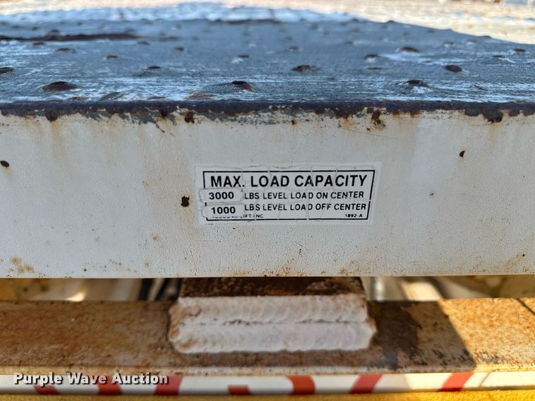 image for item EG6066 1997 Ford F700 scissor lift truck