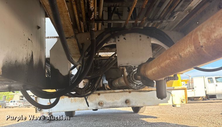 image for item EG6066 1997 Ford F700 scissor lift truck